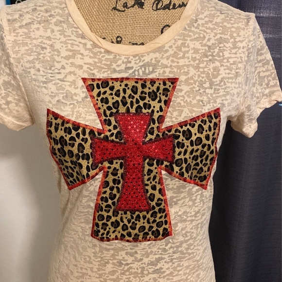 Red & Leopard Cross Tee - Picture 2 of 4
